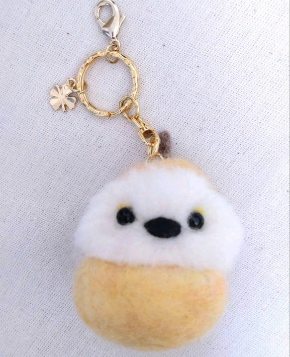 羊毛フェルト☆もふもふ☆洋梨のシマエナガちゃんキーホルダー