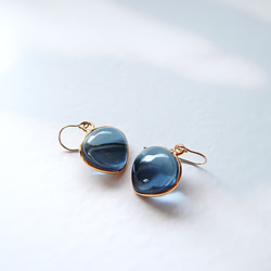 簡約現代心型耳環 / 三月生辰石 / 14K金堇青石心型耳環 / 低過敏性 第4張的照片