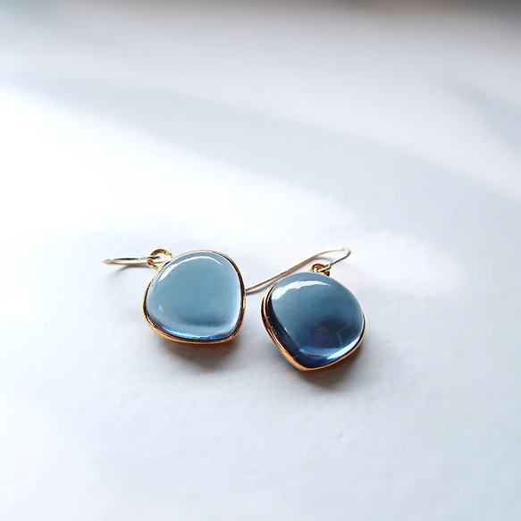 簡約現代心型耳環 / 三月生辰石 / 14K金堇青石心型耳環 / 低過敏性 第8張的照片