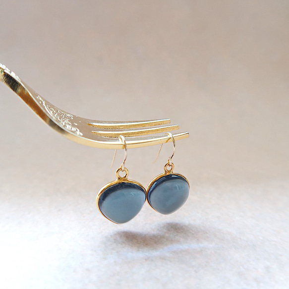 簡約現代心型耳環 / 三月生辰石 / 14K金堇青石心型耳環 / 低過敏性 第6張的照片