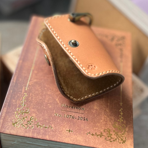 猫ちゃん刻印の本革スマートキーケース(イタリアンレザー) キーケース