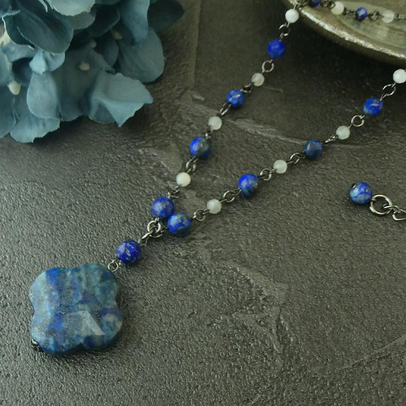 天然石ペンダント「四つ葉ラピスラズリ」　ラピス　四つ葉型　ムーンストーン　ペンダントネックレス　晴れやかブルー2024