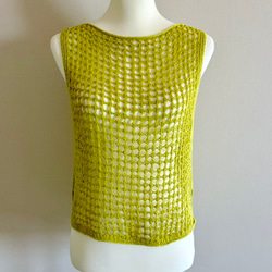 夏にピッタリ 透かし編みノースリーブニット 3枚目の画像