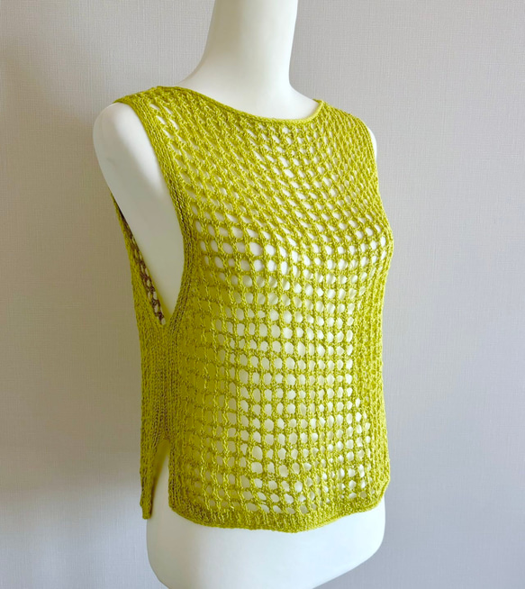 夏にピッタリ 透かし編みノースリーブニット 1枚目の画像