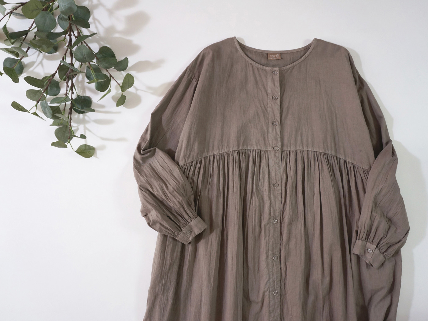 手染めのさらっとコットンボイル前開きギャザーワンピ *cocoa Brown*