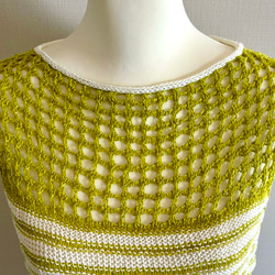 夏にピッタリ 透かし編みのカラフルノースリーブニット 4枚目の画像