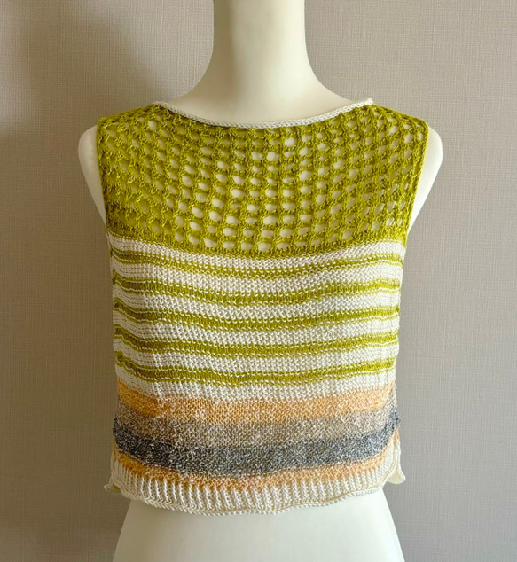 夏にピッタリ 透かし編みのカラフルノースリーブニット 3枚目の画像