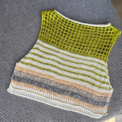 夏にピッタリ 透かし編みのカラフルノースリーブニット 8枚目の画像