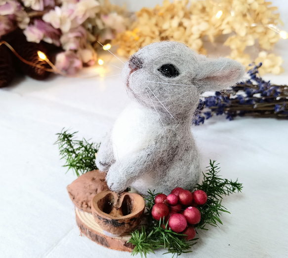 送料無料】森の小さなグレーのうさぎ【ギフトにも最適 手のひらサイズ