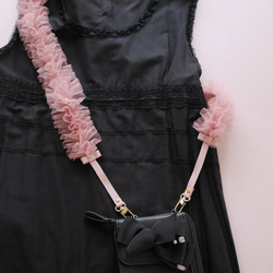 再販7回！大人気【即納】チュールとリボンのショルダーストラップ フリル リボン パール くすみピンク スマホショルダー 2枚目の画像