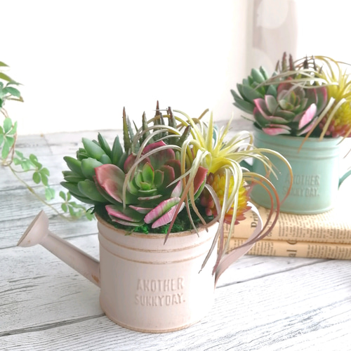 ピンク】じょうろ型ブリキポットのフェイクグリーン寄植え 人工観葉