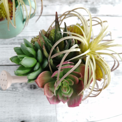 ピンク】じょうろ型ブリキポットのフェイクグリーン寄植え 人工観葉