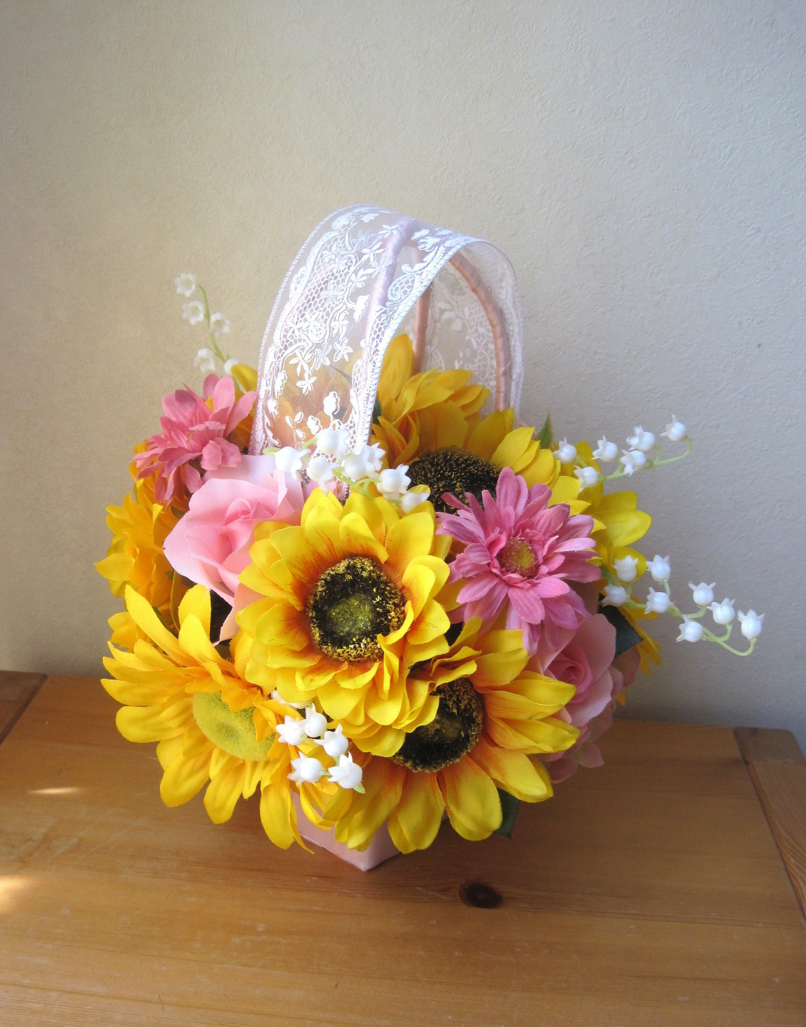 ひまわりのバッグブーケ♪ブートニア付き♪生花みたいに綺麗な造花です♪高品質なのに安い 6,688円