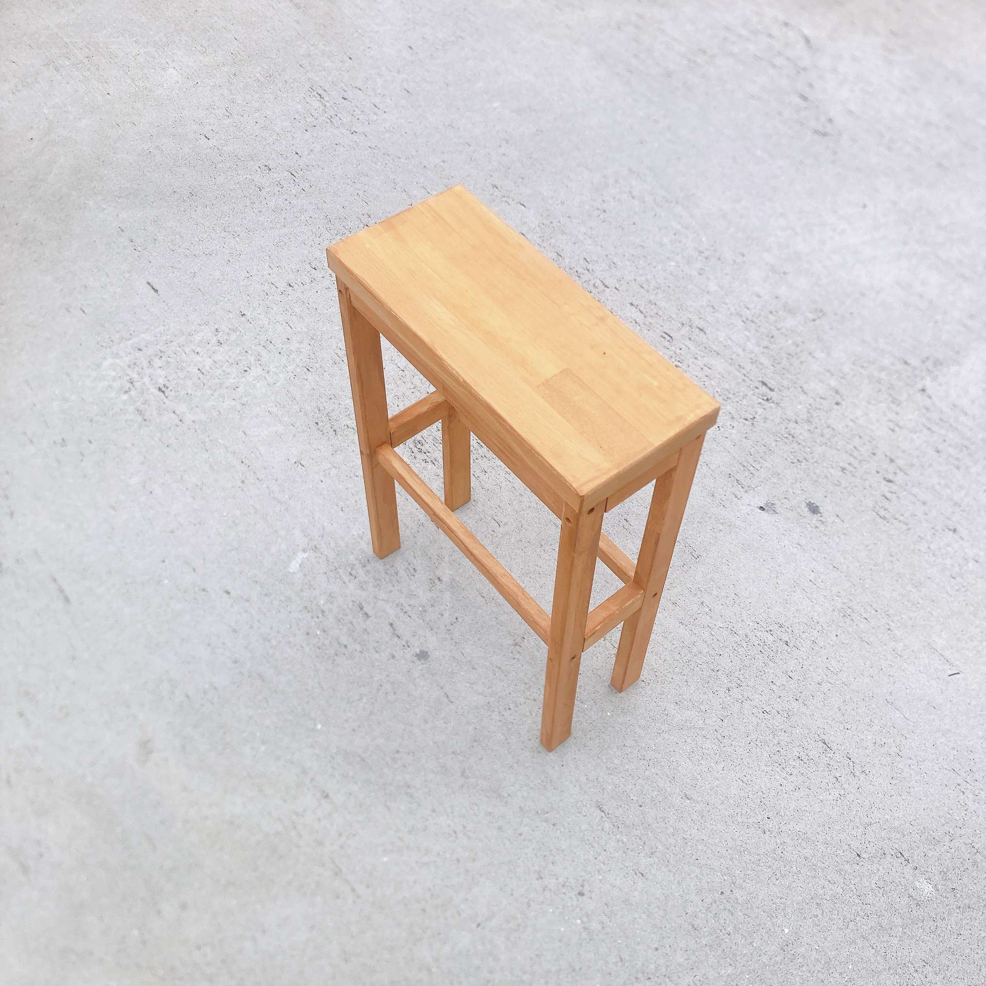 ライトオークの脚長ベンチチェア