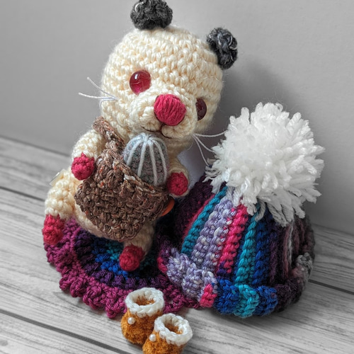 カスタマイズ可能❣️ファーヤーンのパンダさんあみぐる ふわふわパンダちゃんあみぐるみキーホルダーをminne.creemaにて