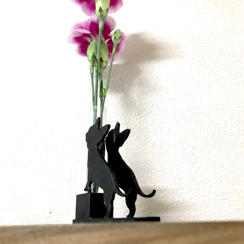 花とじゃれる犬（チワワ）の一輪挿し ガラス瓶 リードディフューザー