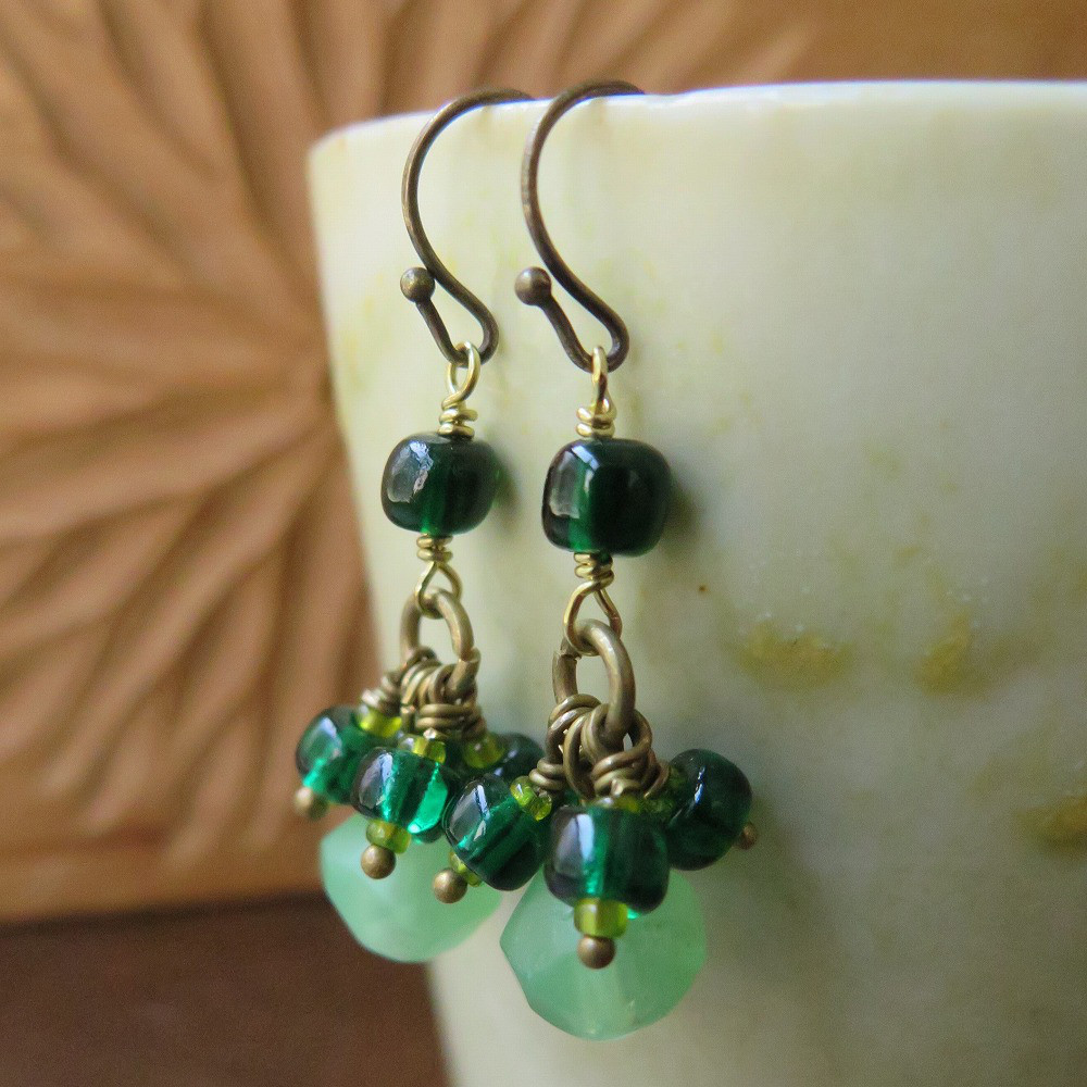アンティーク　ペパーミントウラン　＋　ヴェネチアンシードビーズ　緑　ピアス＆イヤリング　百世 momotose（西）