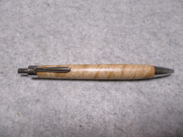 木軸ボールペン　栃 栃(トチ) キルト杢 キヌカオイル仕上げ 木軸ボールペン(シャープ