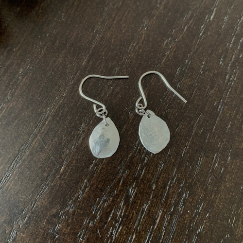 純銀】紫陽花の小さなピアス シルバーピアス 銀粘土 アートクレイ