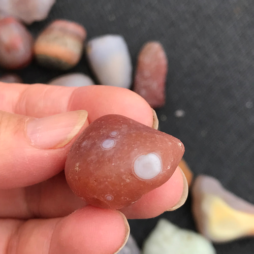 ゴビ石−1242 ゴビ瑪瑙　彫刻物セット　ハンドメイドパーツ Amazon.co.jp: ゴビ石－1260 ゴビ瑪瑙 原石 : ファッション