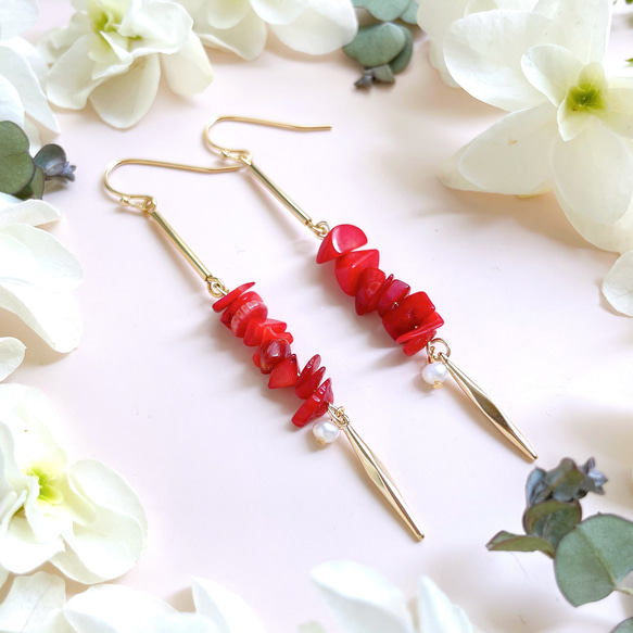 鮮やかな赤で表情に血色感⭐︎赤珊瑚のスリムロングピアス/イヤリング