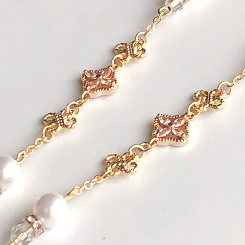 【Sunny Cords】パールグレーと羽のチャームの眼鏡チェーン Sunny Cords】パールと羽のチャームの眼鏡チェーン☆ アイウェア