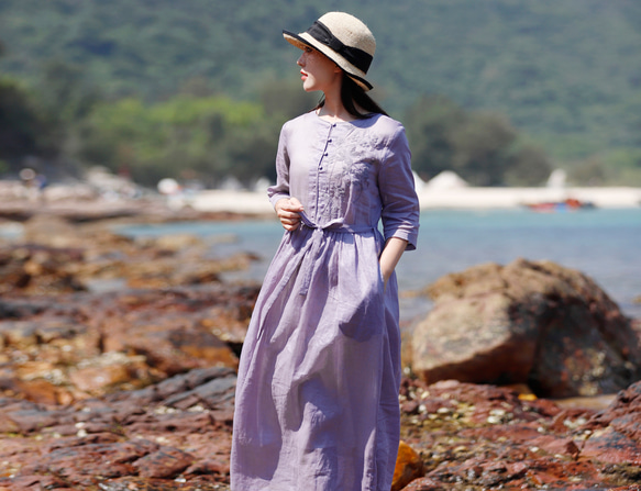 フロント刺繡がアクセント ラミー麻のロングワンピース ウエストベルト