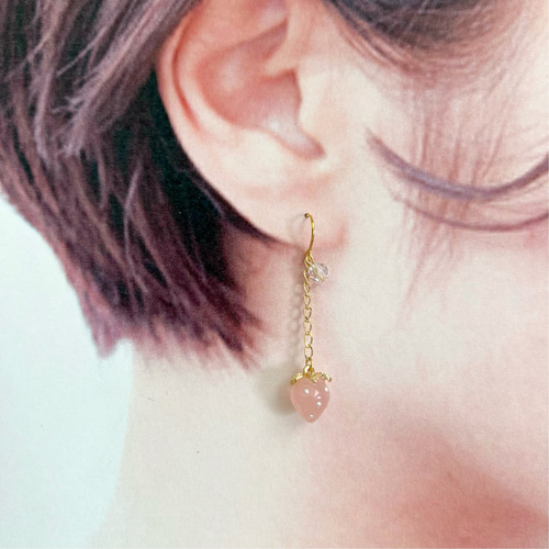 ฅ❤️ レジン　猫　ねこ　苺　りぼん　ピアス　ハンドメイド ฅ❤️ レジン 猫 ねこ 苺 りぼん ピアス ハンドメイド ☆❤️ レジン