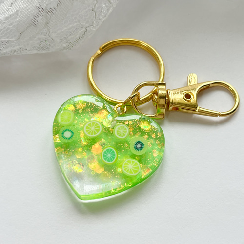 レジン キラキラフルーツキーホルダー 夏 】キウイ スイカ イチゴ 親子