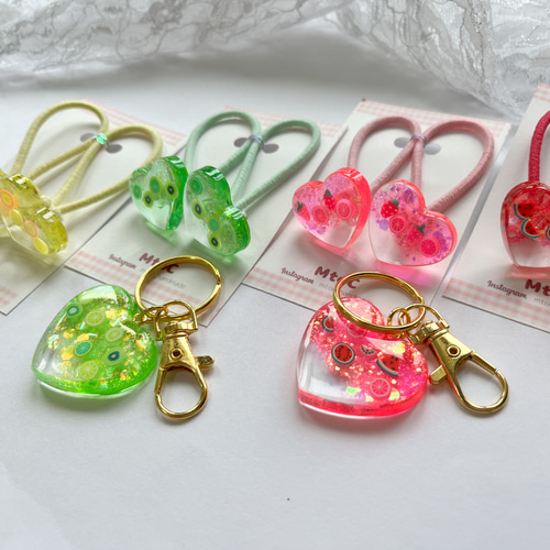 レジン キラキラフルーツキーホルダー 夏 】キウイ スイカ イチゴ 親子