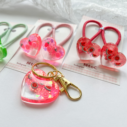 レジン キラキラフルーツキーホルダー 夏 】キウイ スイカ イチゴ 親子