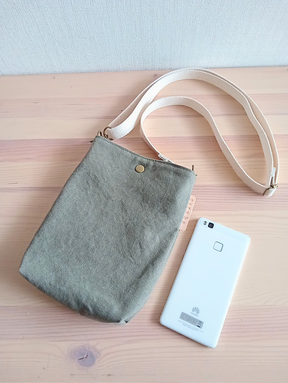 ☆ヴィンテージ加工帆布☆のスマホショルダーバッグ 【オリーブ