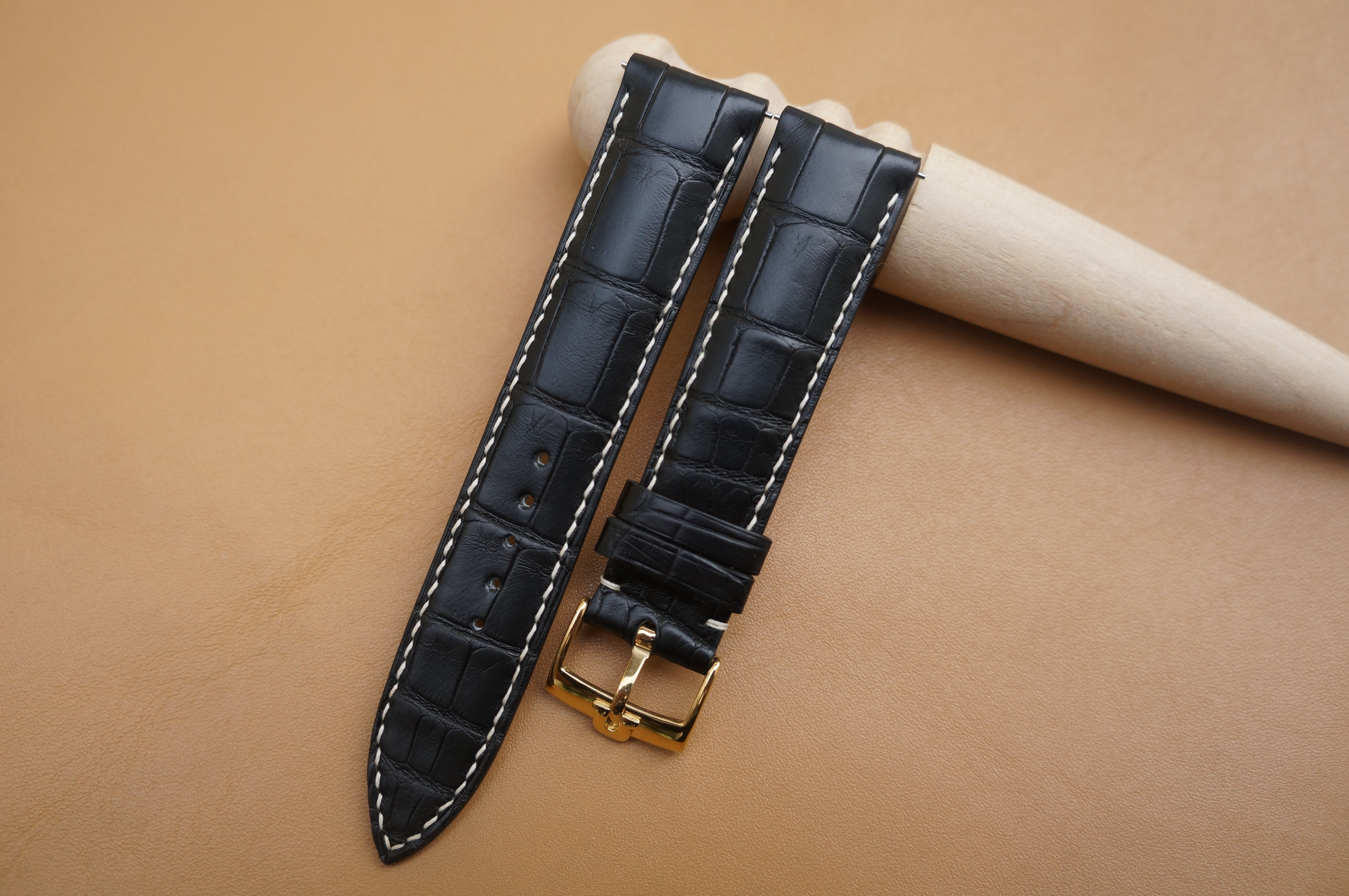 Omega 21mm, 20mm 時計用の手作りワニ革ストラップ (送料無料)