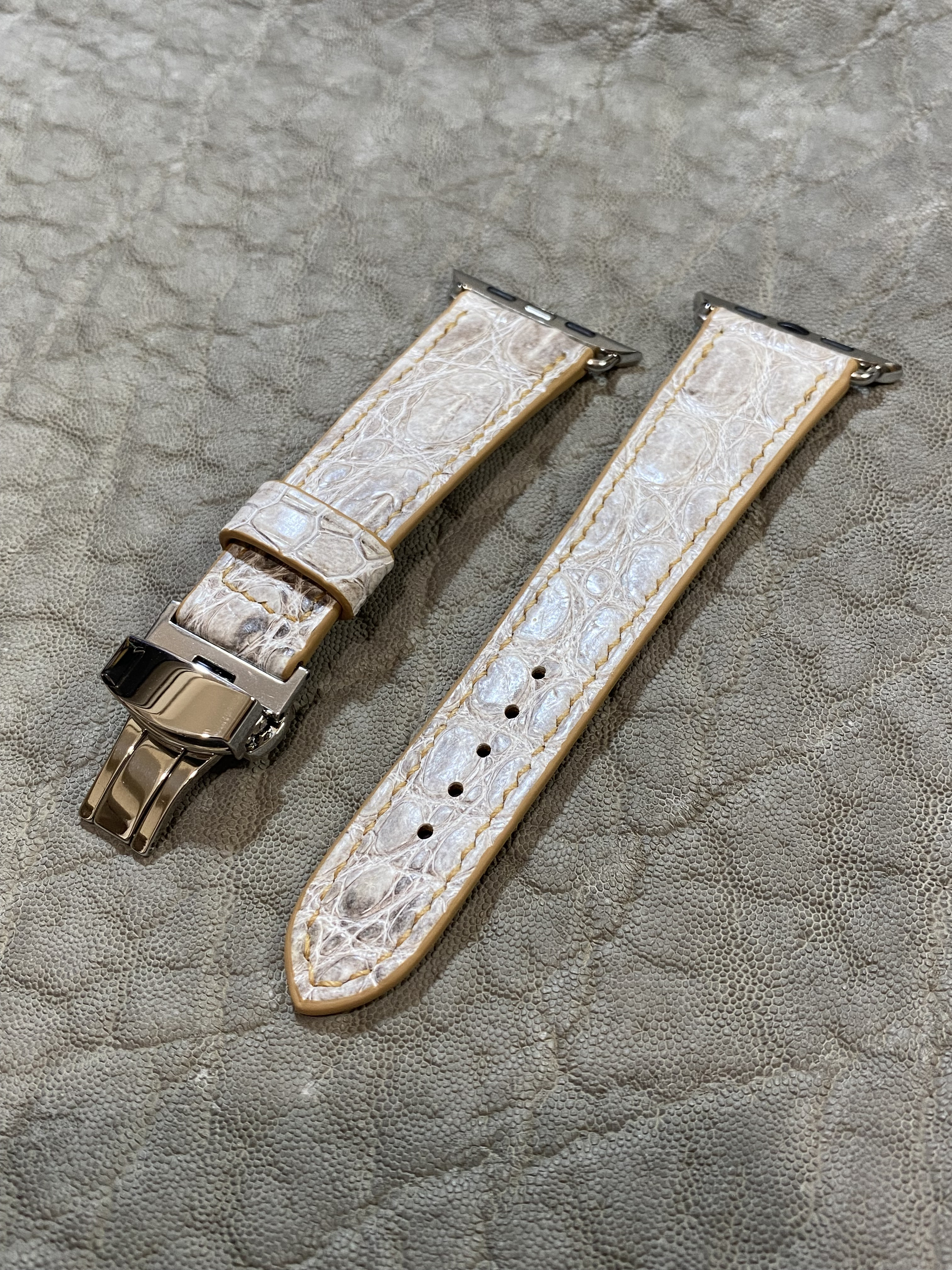 クロコダイルのアップルウォッチ用ベルト　ヒマラヤ（マット）丸腑　フルフラット（For 42/44/45/46/49mm）