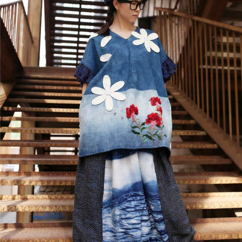 手作りハンドメイド藍染古布刺繍花パチワークシャツ Tシャツ 夢 手作りハンドメイド藍染古布刺繍花パチワークシャツ Tシャツ 夢