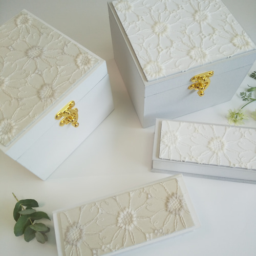 マーガレット刺繍生地のアクセサリーケースセット