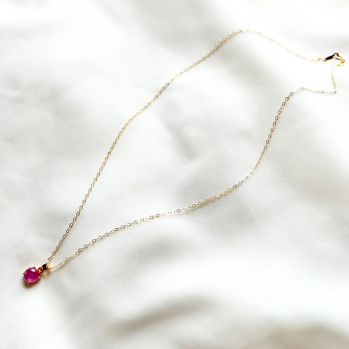 【Ruby】宝石質ルビーの一粒ネックレストップ 宝石質AAAルビー すっきり綺麗なドロップシェイプネックレス 一