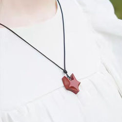 ハンドメイド 木のネックレス ペンダント 紫檀 キツネ 手作り 木アート 誕生日 周年 記念日 男性女性 ギフト 5枚目の画像