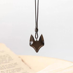 ハンドメイド 木のネックレス ペンダント 紫檀 キツネ 手作り 木アート 誕生日 周年 記念日 男性女性 ギフト 1枚目の画像