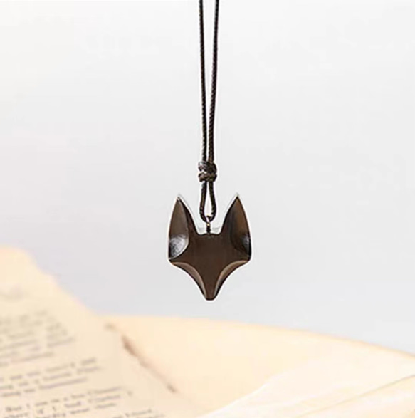 ハンドメイド 木のネックレス ペンダント 紫檀 キツネ 手作り 木アート 誕生日 周年 記念日 男性女性 ギフト 1枚目の画像
