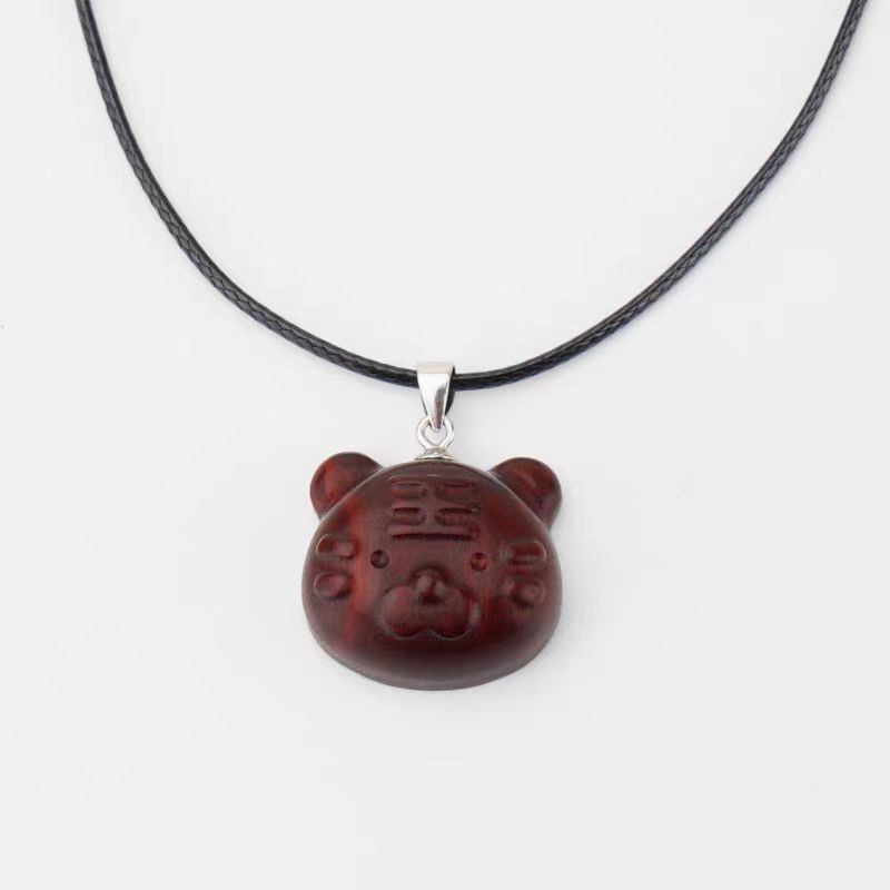 ハンドメイド 木のネックレス ペンダント 紫檀 虎 手作り 木アート 誕生日 周年 記念日 男性女性 ギフト