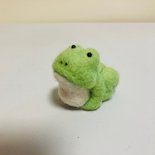 カエル　　羊毛フェルト Yahoo!オークション - 招きカエル ハンドメイド 羊毛フェルト