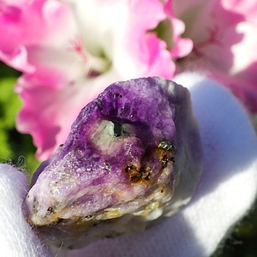 ☆変色するハックマナイト原石☆ソーダライトパイライト混合石