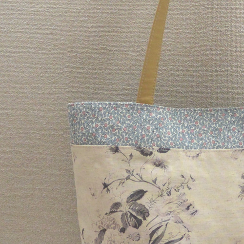 名作 リバティプリント使用 トートバッグ 木の実柄と綿麻花柄の トートバッグ