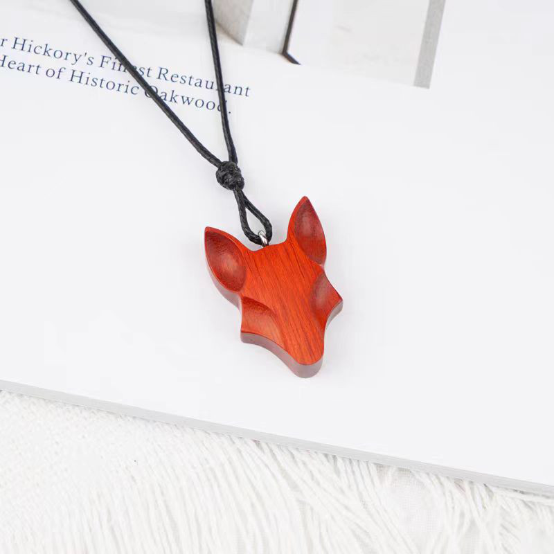 ハンドメイド 木のネックレス ペンダント 赤い檀 狼 手作り 木アート 誕生日 周年 記念日 男性女性 ギフト