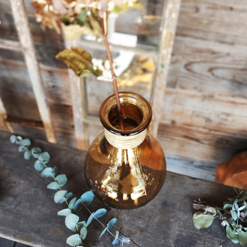 ≪100％リサイクルガラス≫ レトロ感溢れるオシャレなフラワーベース