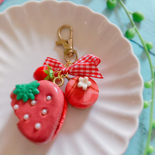 いちごマカロンのバックチャーム その他アクセサリー ゆきだるま工房 