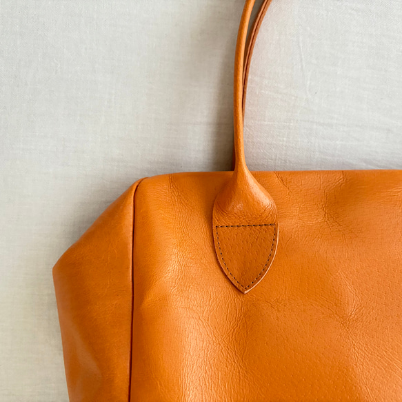 秋の差し色。本革 パラシュートバッグ／オレンジ｜ミリタリールーツ×くったりレザーの相棒 4枚目の画像