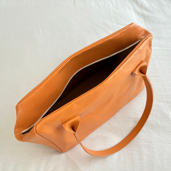 秋の差し色。本革 パラシュートバッグ／オレンジ｜ミリタリールーツ×くったりレザーの相棒 6枚目の画像