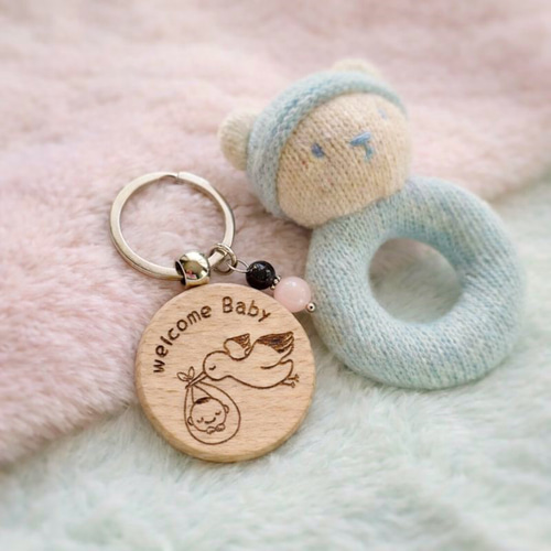 選べる天然石】コウノトリの「Welcome Baby」キーホルダー｜名入れ無料